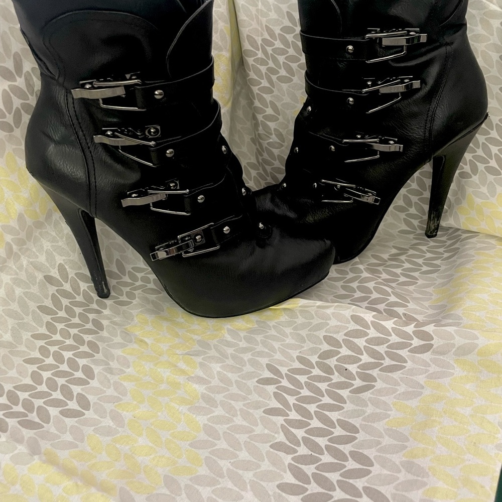 Shi stiletto boot size 9